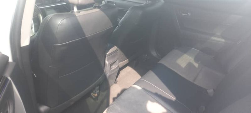 Thumbnail 5 of 2018 TOYOTA Corolla SE